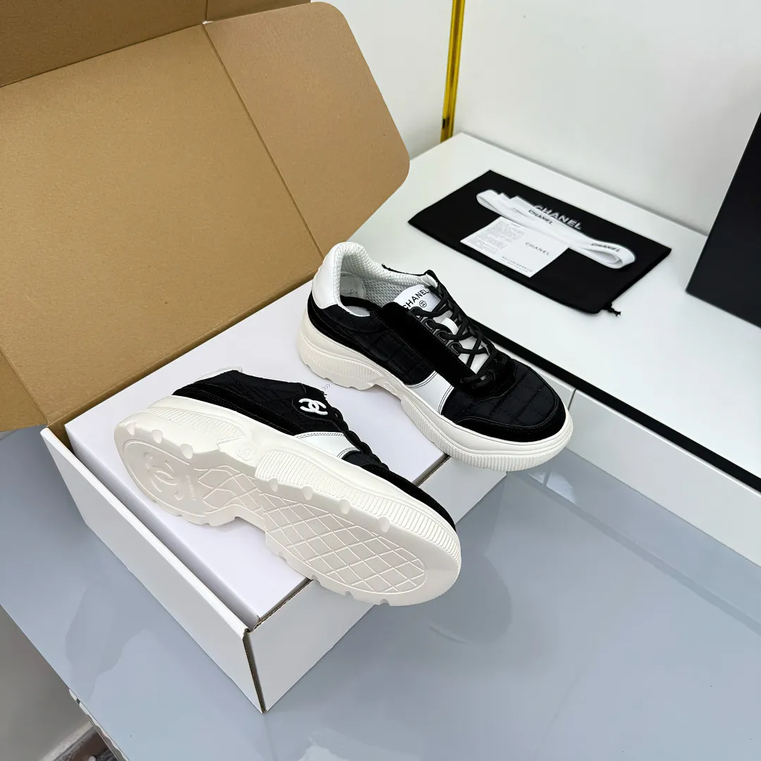 👟👟Ex-factory price 620👟👟 Chanel bread shoes ~ original calfskin panda shoes Chanel 25C latest hot style panda black and white sports shoes casual sneakers Xiaoxiang hot item classic black and white panda color coco girls must pay Fabric: original custom mixed sheepskin lining: original imported breathable mesh lining outsole: Original molded rubber + TPU combination Size: Women's 35-41